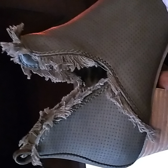 Olive booties, not sure if it's leather or suede, but beautiful true olive color - Picture 7 of 7